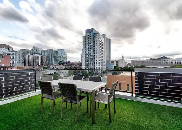 Сasa de vacaciones Breathtaking Downtown Penthouse B - Sleeps 11 *